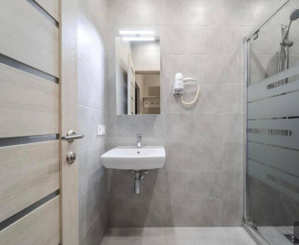 біля вокзалу, на вулиці голубовича 37 Apartment *